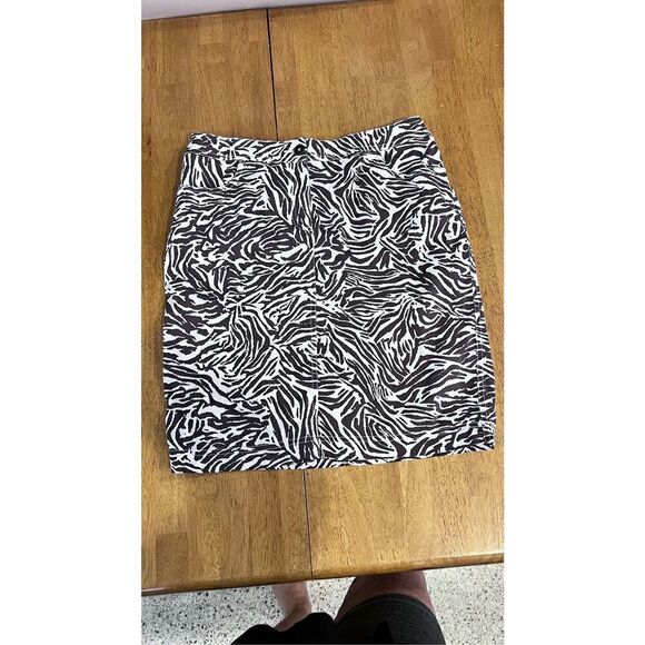 CHICOS BROWN ZEBRA PRINT SKIRT WOMENS SIZE 0 SIZE 29" - Picture 2 of 8